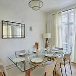 Apartment Center Of Paris Montmartre By Studio Prestige