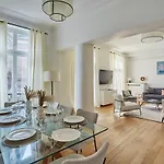 Apartment Center Of Paris Montmartre By Studio Prestige