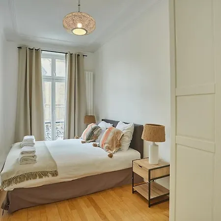 Apartment Center Of Montmartre By Prestige