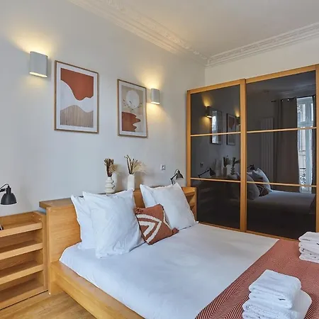Center Of Montmartre By Prestige *